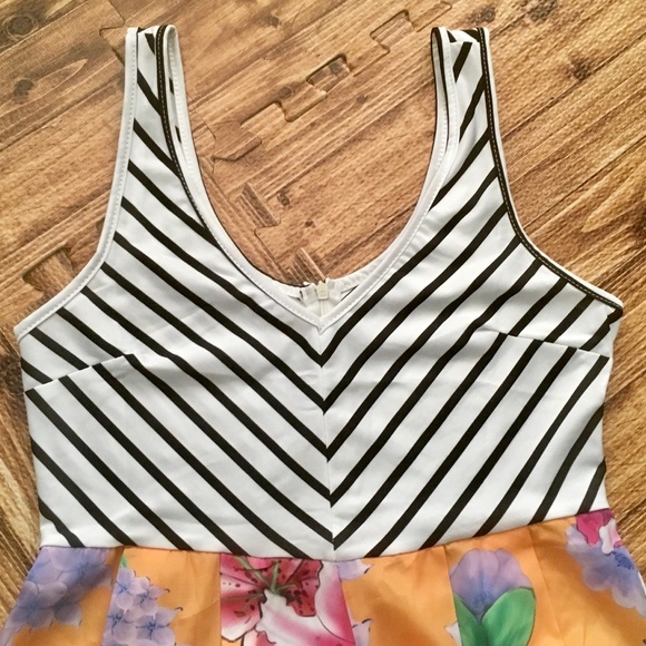 🔴 x3/$15🧡ADORABLE FLRL/STRIPED SLEEVELESS ROMPER - Picture 4 of 7